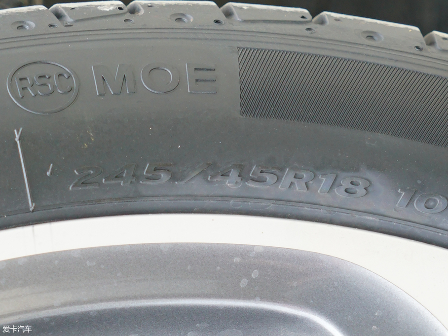 2018��YE�� E 200L 4MATIC �\����