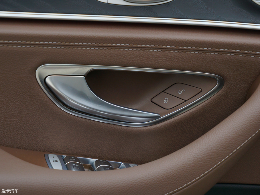 2018��YE�� E 200L 4MATIC �\����