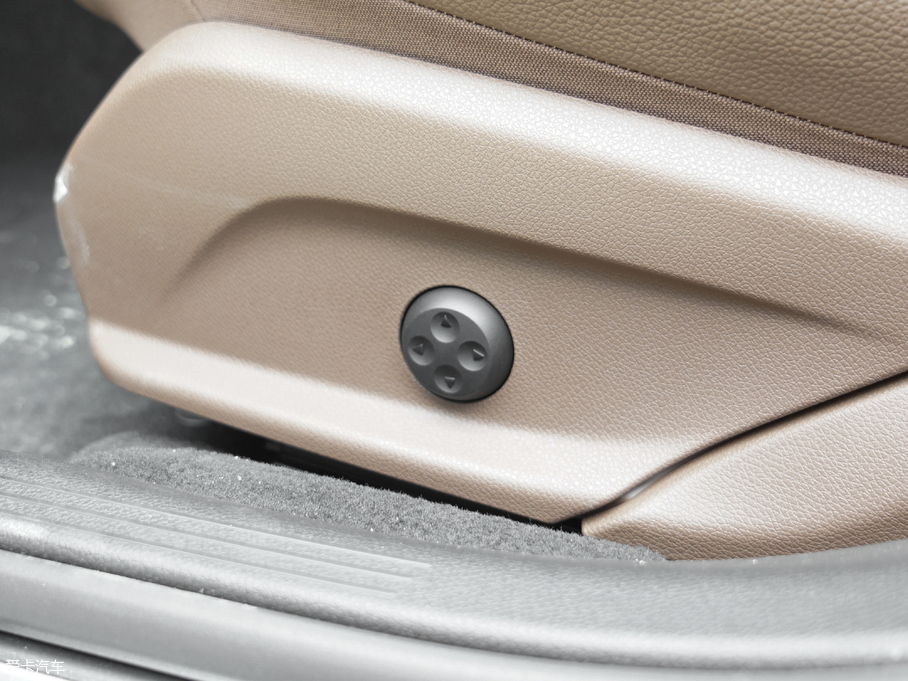 2018��YE�� E 200L 4MATIC �\����