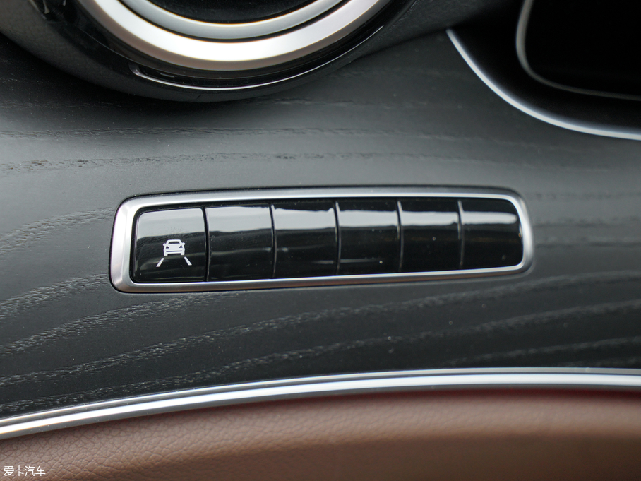 2018��YE�� E 200L 4MATIC �\����