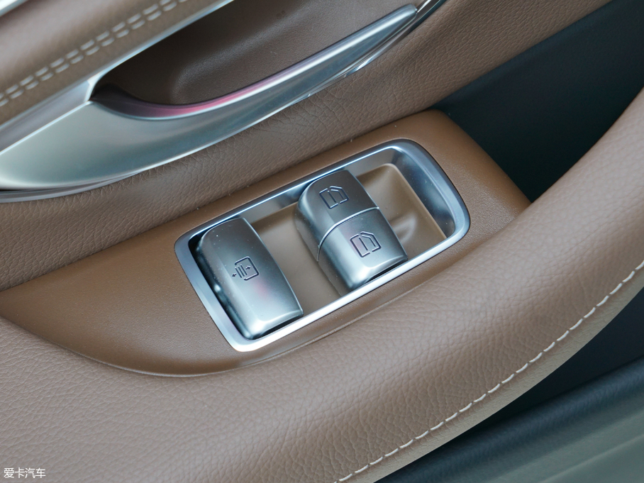 2018��YE�� E 200L 4MATIC �\����