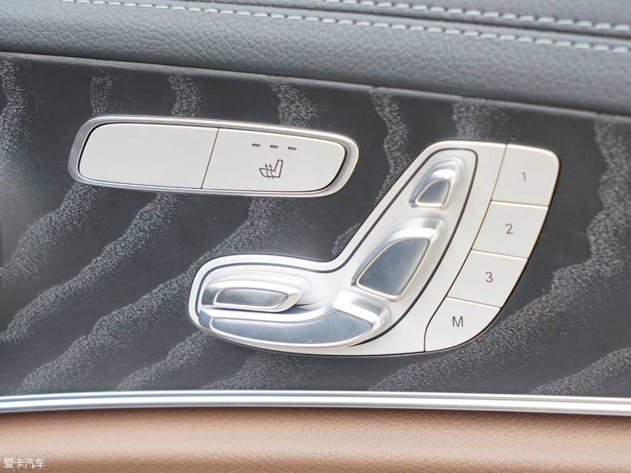 2018��YE�� E 200L 4MATIC �\����