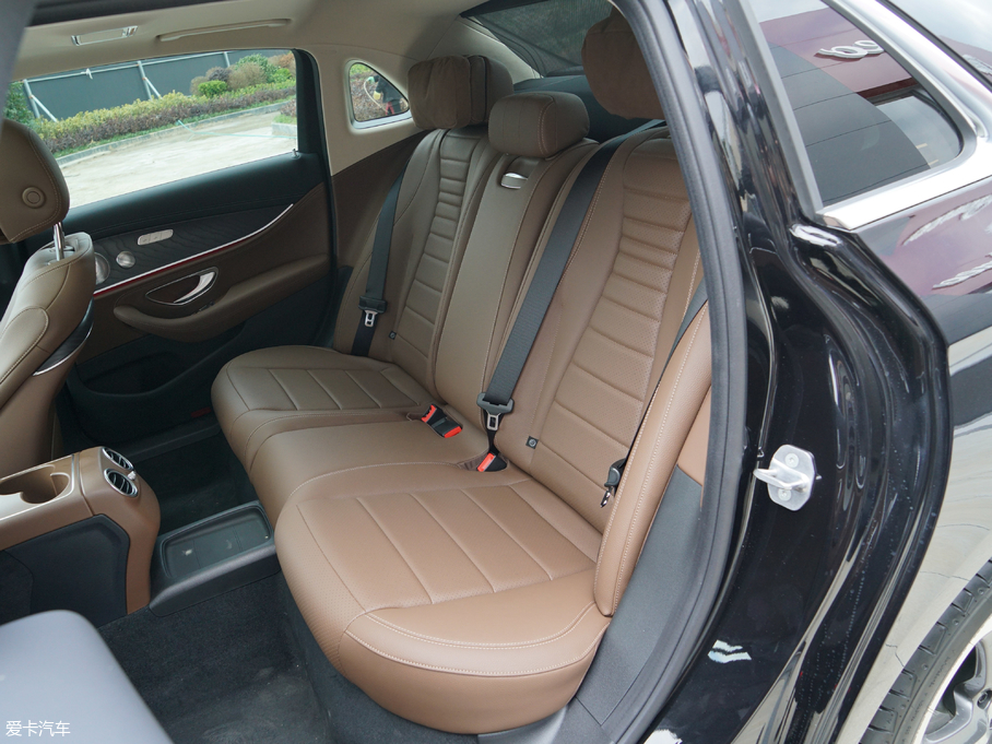 2018��YE�� E 200L 4MATIC �\����