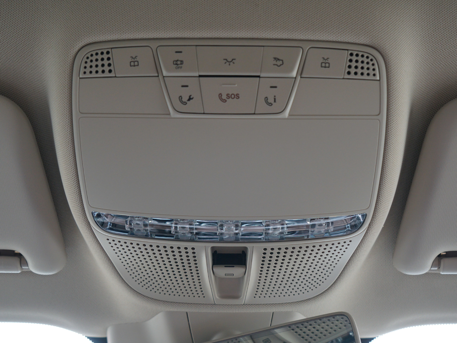 2018��YE�� E 200L 4MATIC �\����