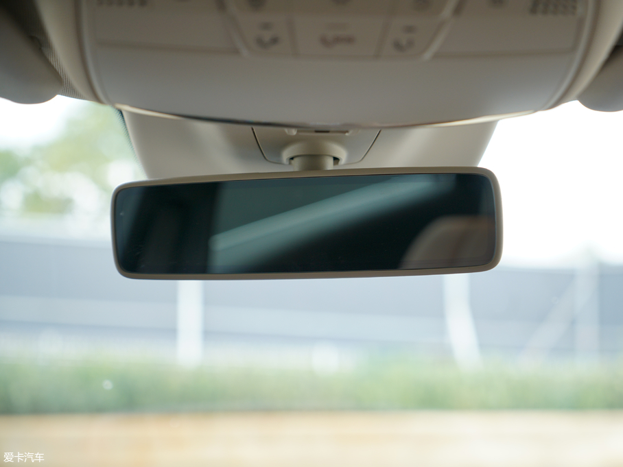 2018��YE�� E 200L 4MATIC �\����