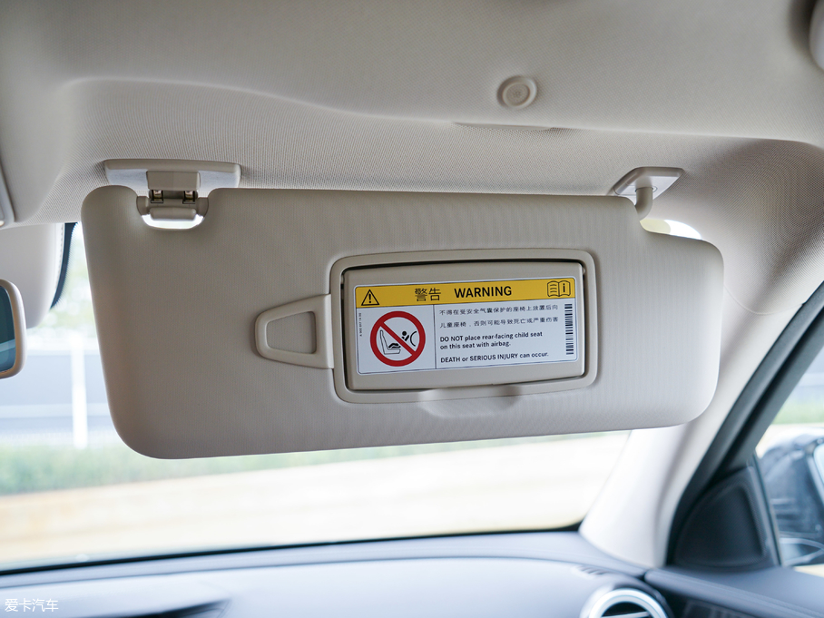 2018��YE�� E 200L 4MATIC �\����