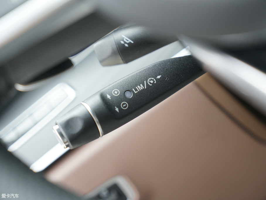 2018��YE�� E 200L 4MATIC �\����