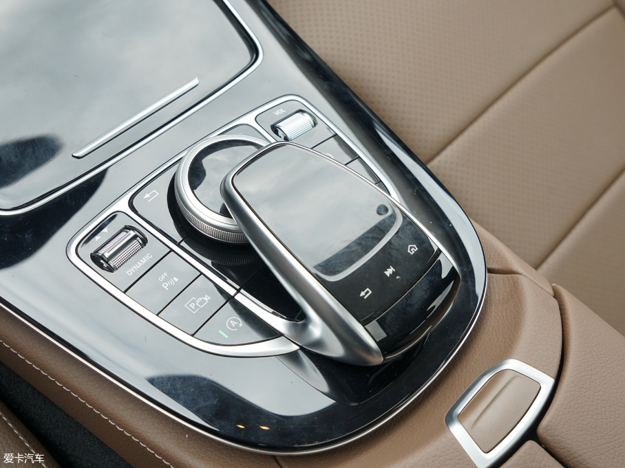 2018��YE�� E 200L 4MATIC �\����