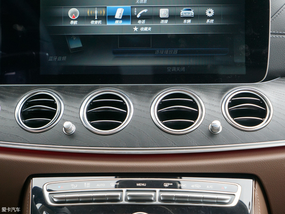 2018��YE�� E 200L 4MATIC �\����