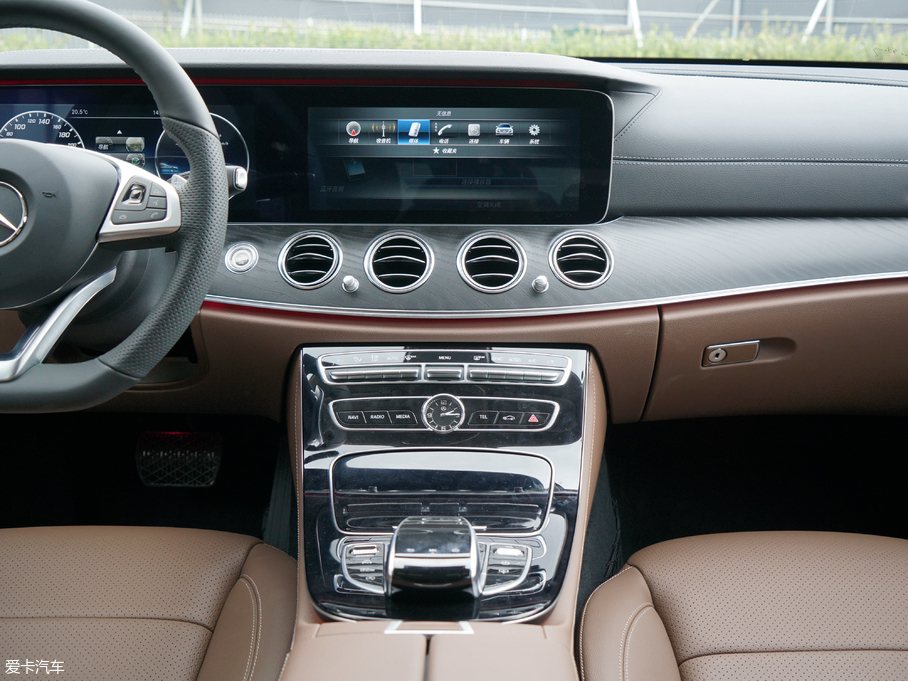 2018��YE�� E 200L 4MATIC �\����