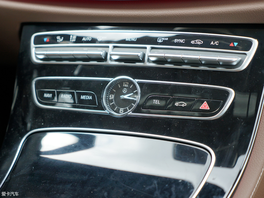 2018��YE�� E 200L 4MATIC �\����