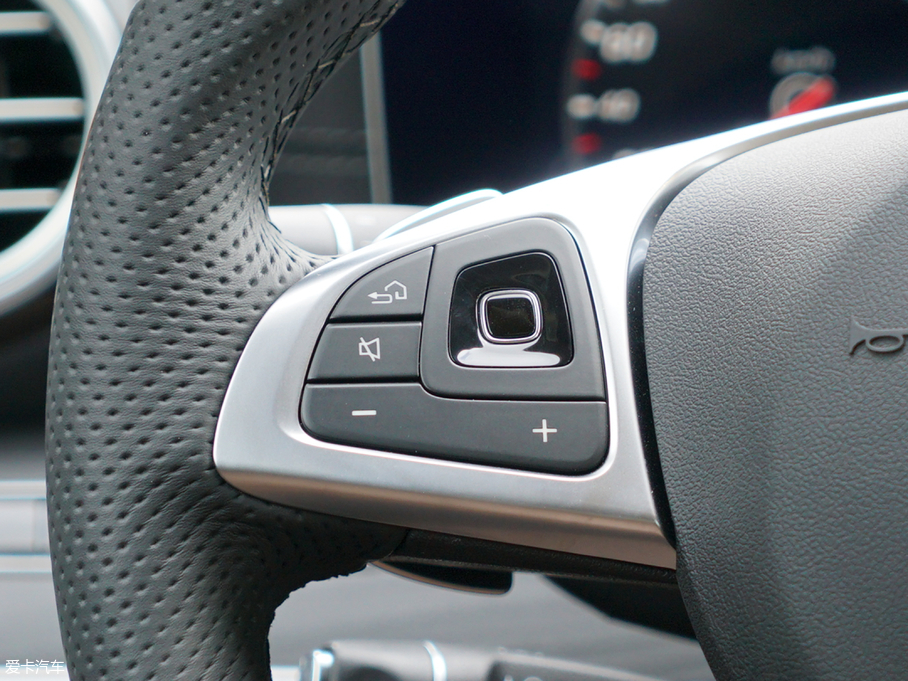 2018��YE�� E 200L 4MATIC �\����