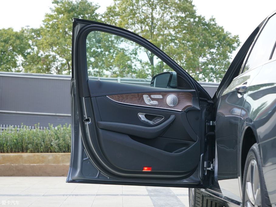 2018��YE�� E 300L �r����