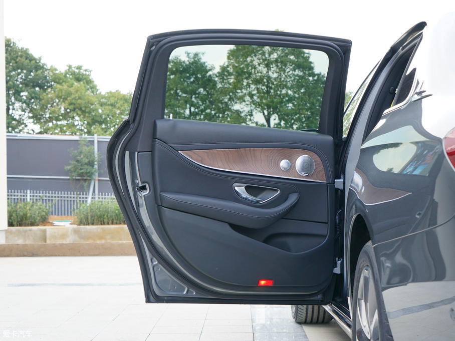 2018YE(j) E 300L r(sh)