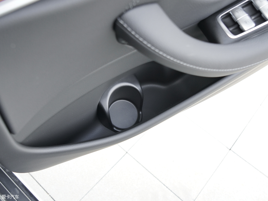 2018��YE�� E 300L �r����