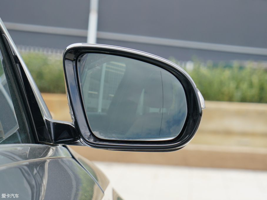 2018YE(j) E 300L \(yn)(dng)r(sh)