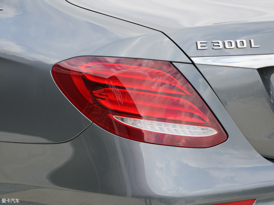 2018YE(j) E 300L \(yn)(dng)r(sh)