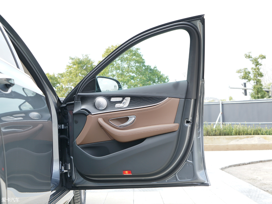 2018YE(j) E 300L \(yn)(dng)r(sh)