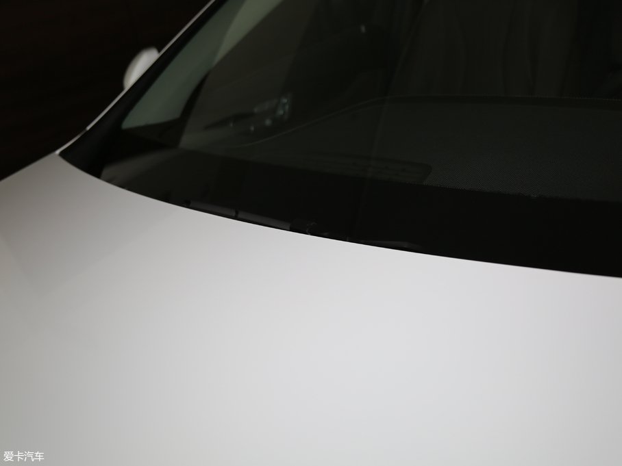 2018YE Ŀ E 300 L A