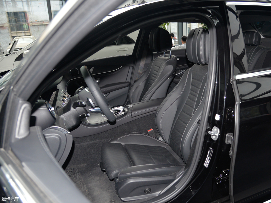 2018��YE�� E 200L �\����