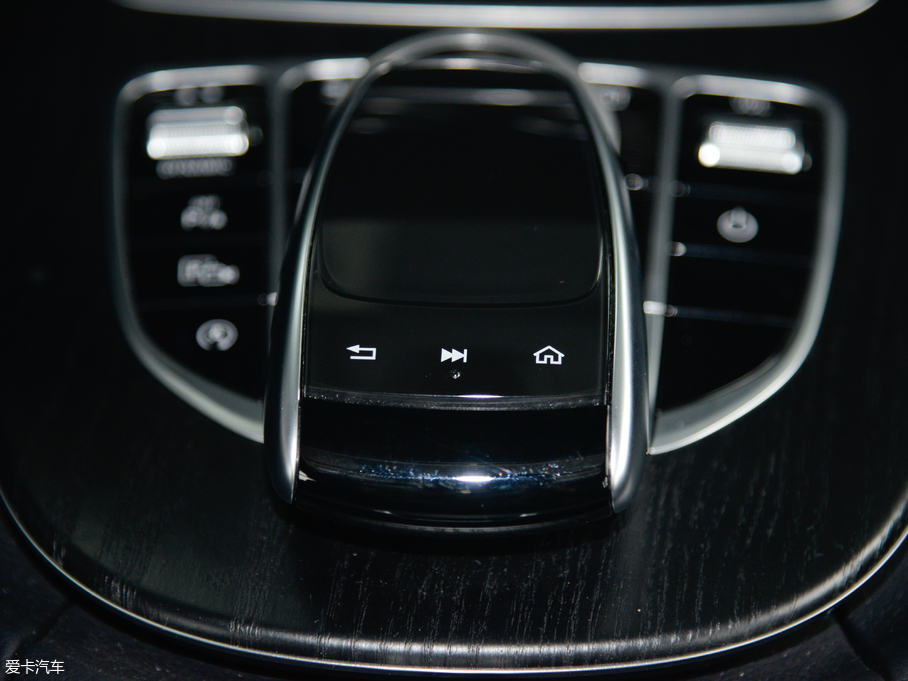 2018��YE�� E 200L �\����