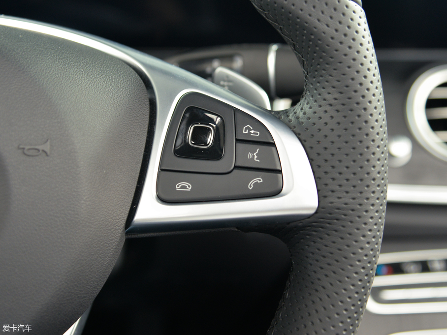 2018��YE�� E 200L �\����