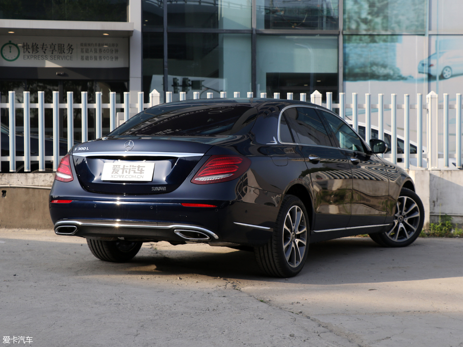 2018YE Ŀ E 300 L A