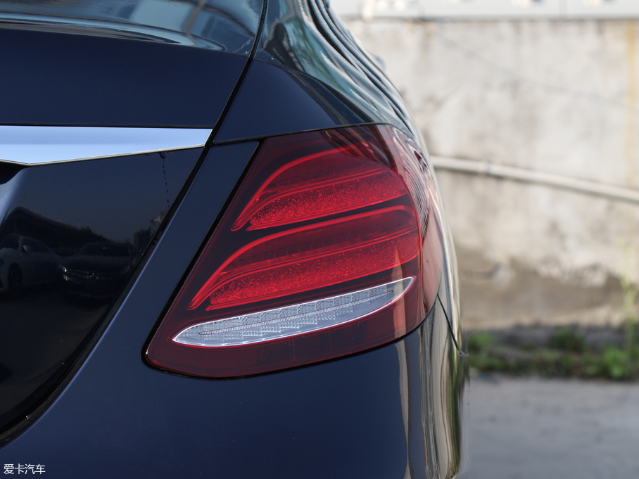 2018YE Ŀ E 300 L A