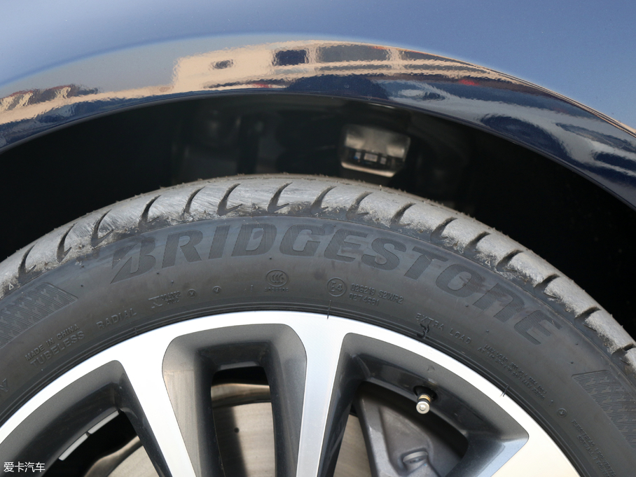 2018YE Ŀ E 300 L A