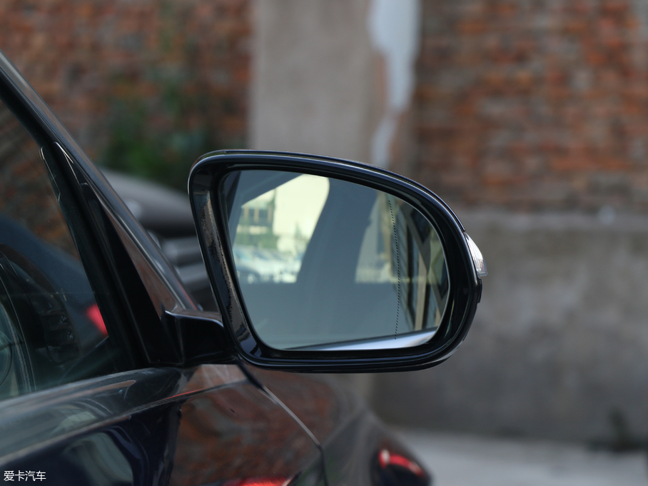 2018YE Ŀ E 300 L A