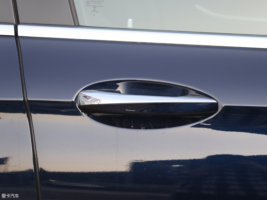 2018YE Ŀ E 300 L A