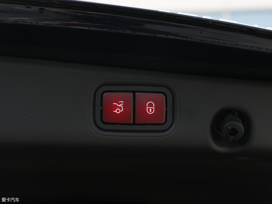 2018YE Ŀ E 300 L A