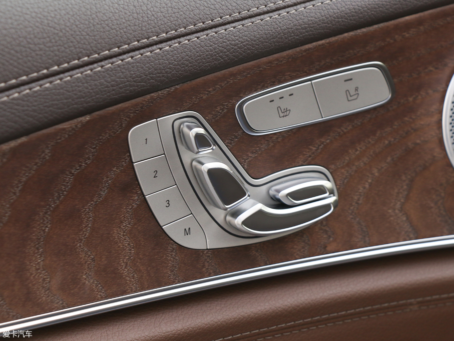 2018YE Ŀ E 300 L A