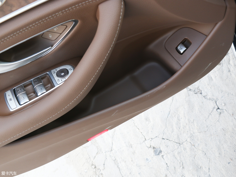 2018YE Ŀ E 300 L A