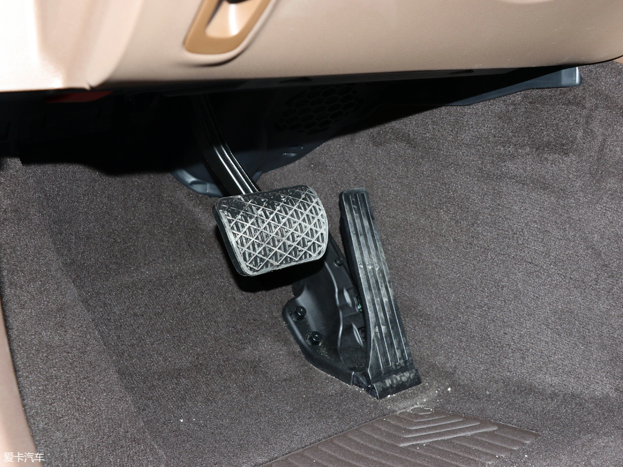 2018YE Ŀ E 300 L A