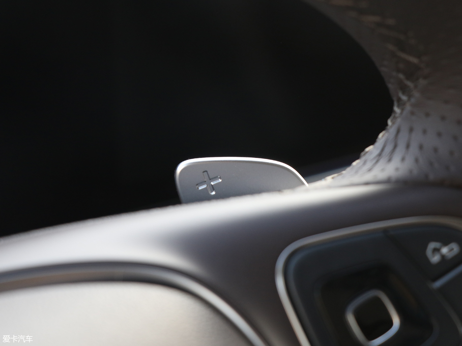 2018YE Ŀ E 300 L A