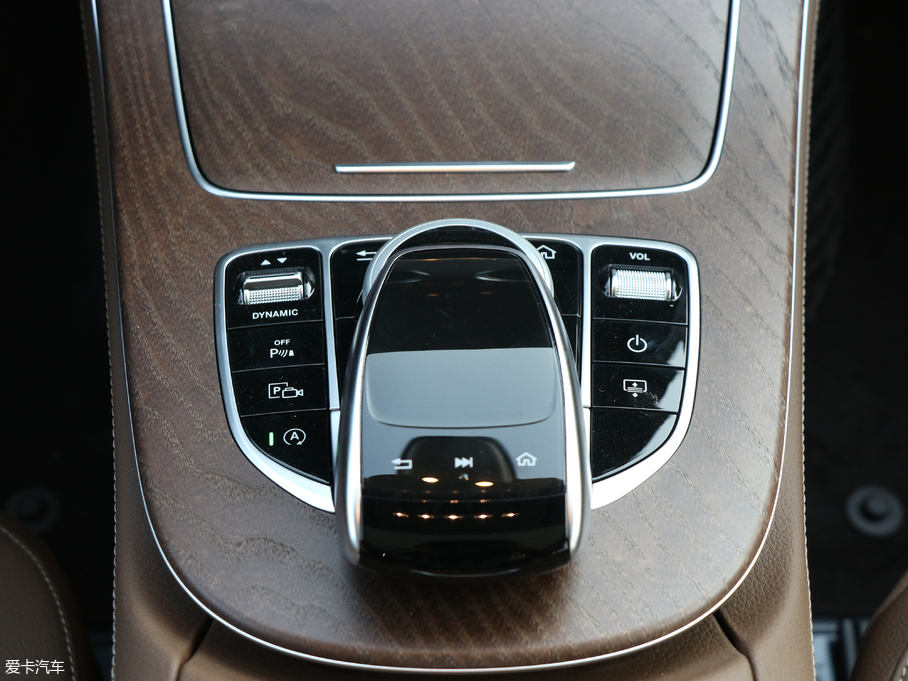 2018YE Ŀ E 300 L A