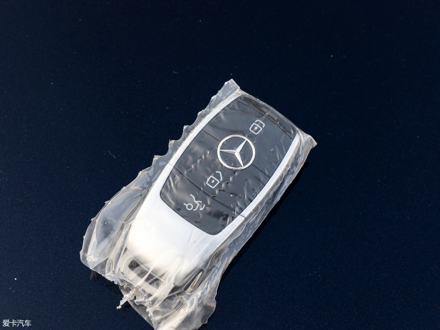 2018YE Ŀ E 300 L A