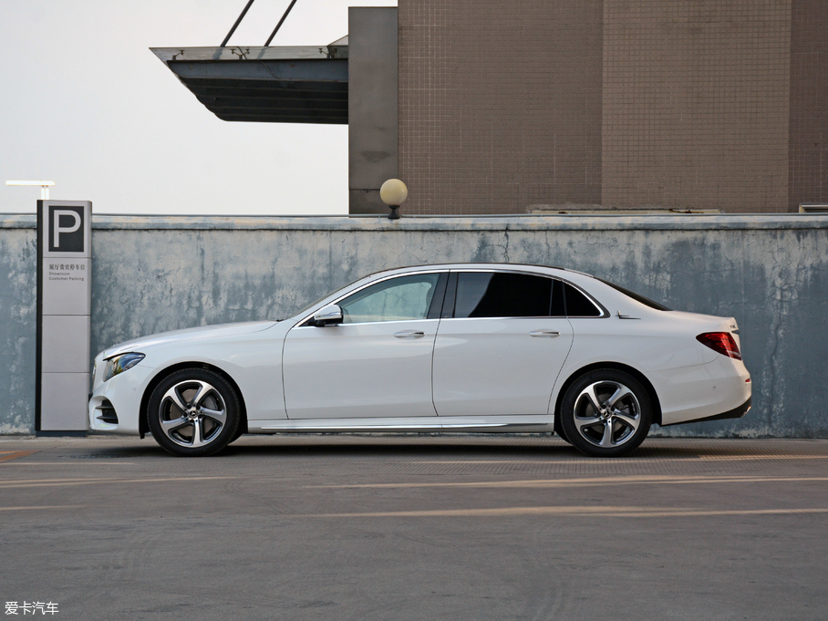 2018YE Ŀ E 300 L \ӺA