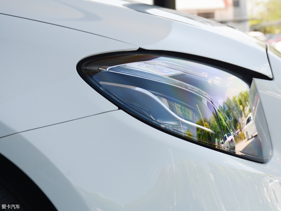 2018YE Ŀ E 300 L \ӺA