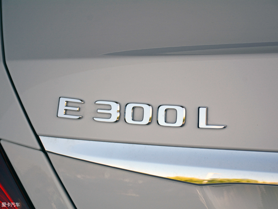 2018YE Ŀ E 300 L \ӺA