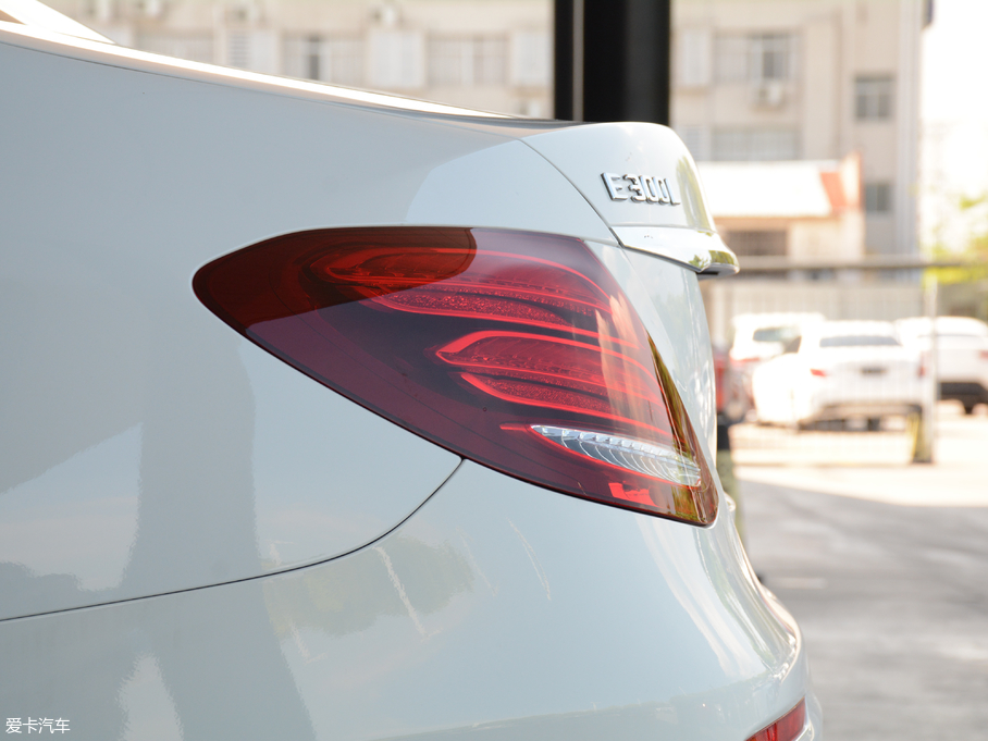 2018YE Ŀ E 300 L \ӺA