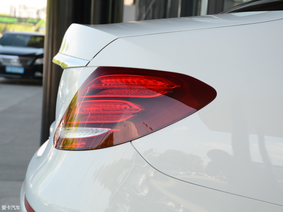 2018YE Ŀ E 300 L \ӺA