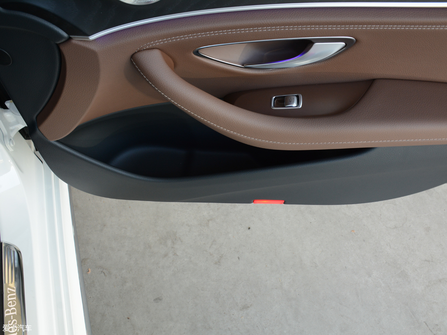 2018YE Ŀ E 300 L \ӺA