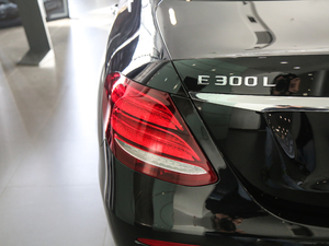 2018E 300L \ӺA ^
