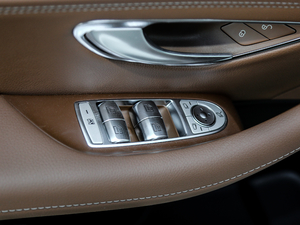 2018E 200L 4MATIC \ {܇ƅ^	