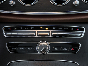 2018E 200L 4MATIC \ {{