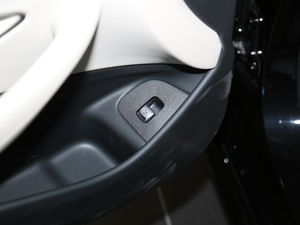 2018E 200 4MATIC \ п؅^