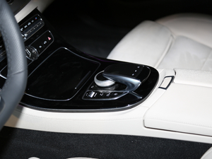 2018E 200 4MATIC \ п؅^