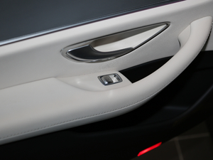 2018E 200 4MATIC \ п؅^